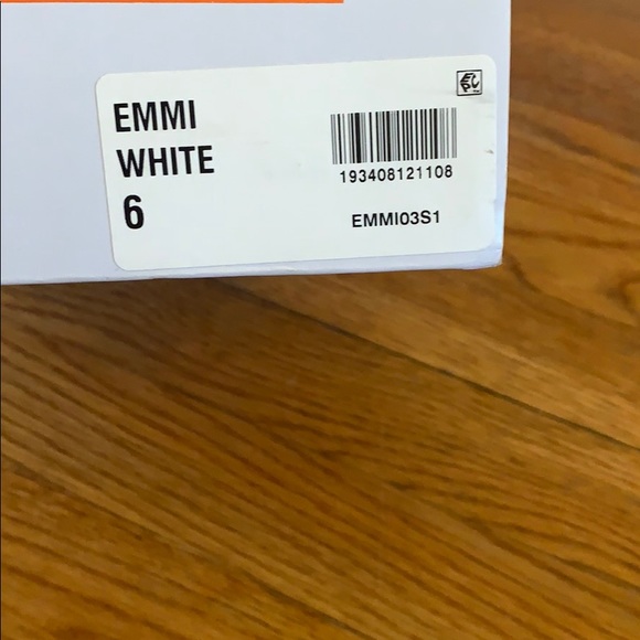 STEVE MADDEN SHOES SIZE 6 - Picture 2 of 3